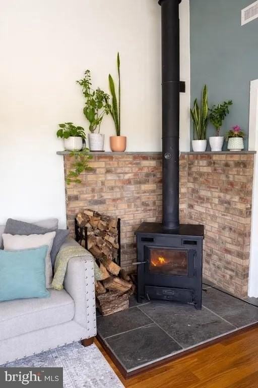 1919 Creek Rd - Photo 5 of 13