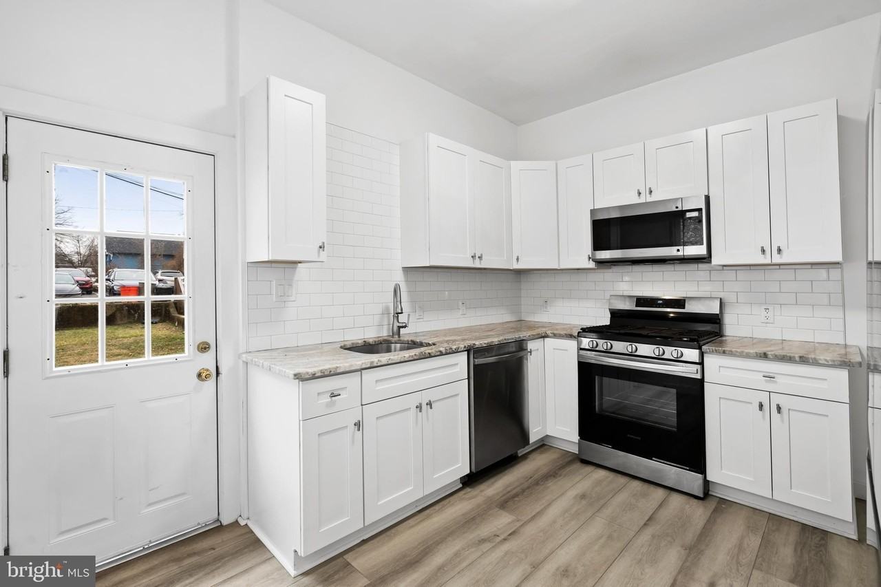 508 Station Ave Unit C - Photo 4 of 24