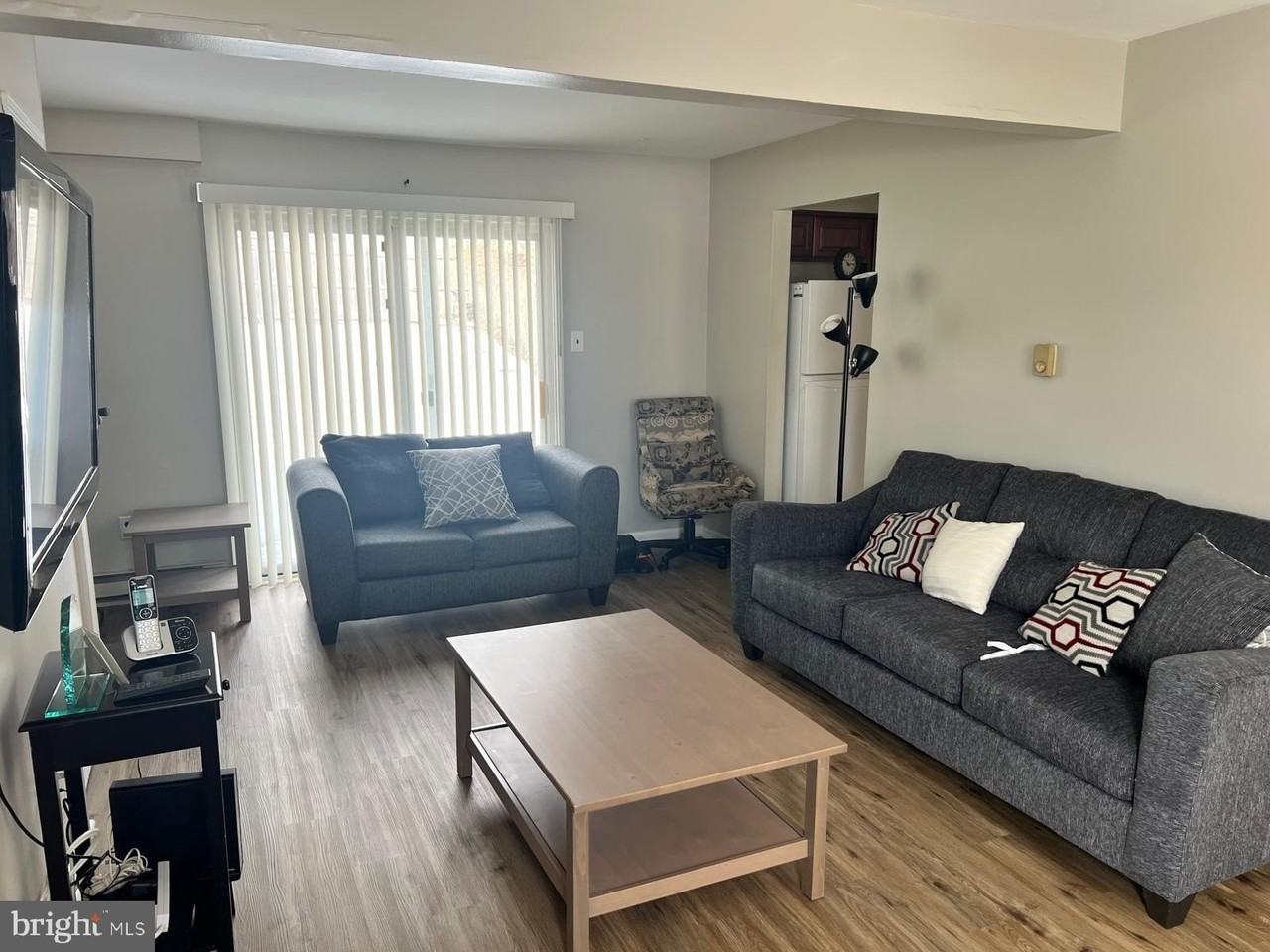 69 Hampshire Rd - Photo 2 of 12