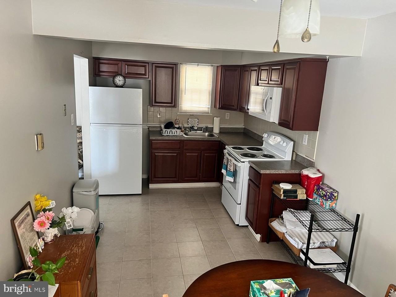 69 Hampshire Rd - Photo 3 of 12