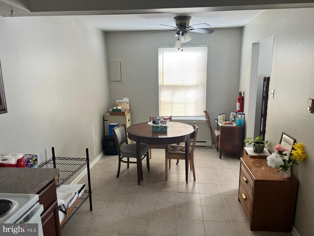 69 Hampshire Rd - Photo 4 of 12