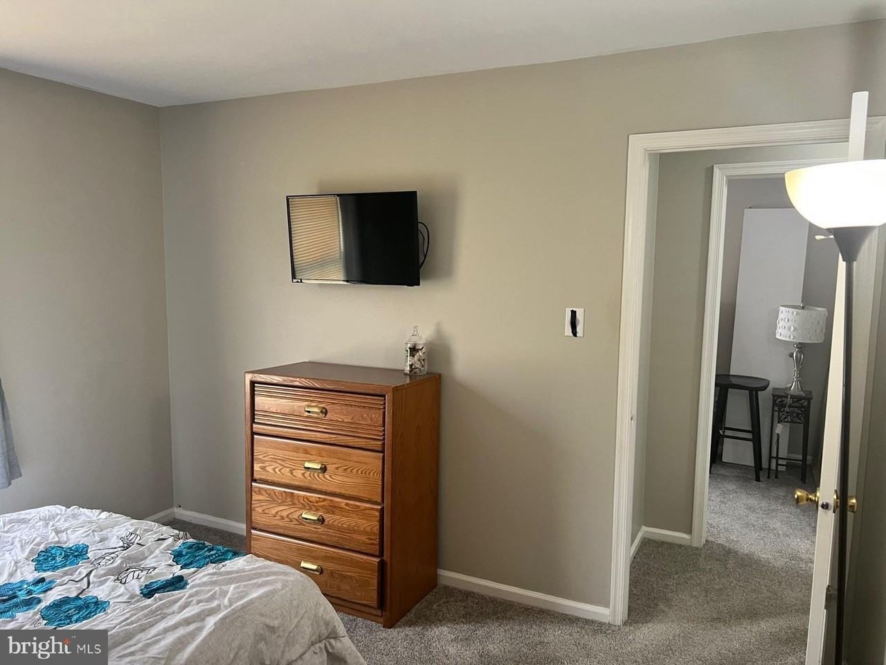 69 Hampshire Rd - Photo 7 of 12