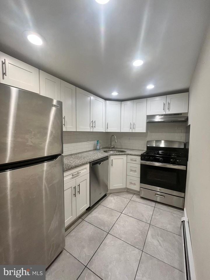 345 Nassau St Apt 6 - Photo 5 of 7