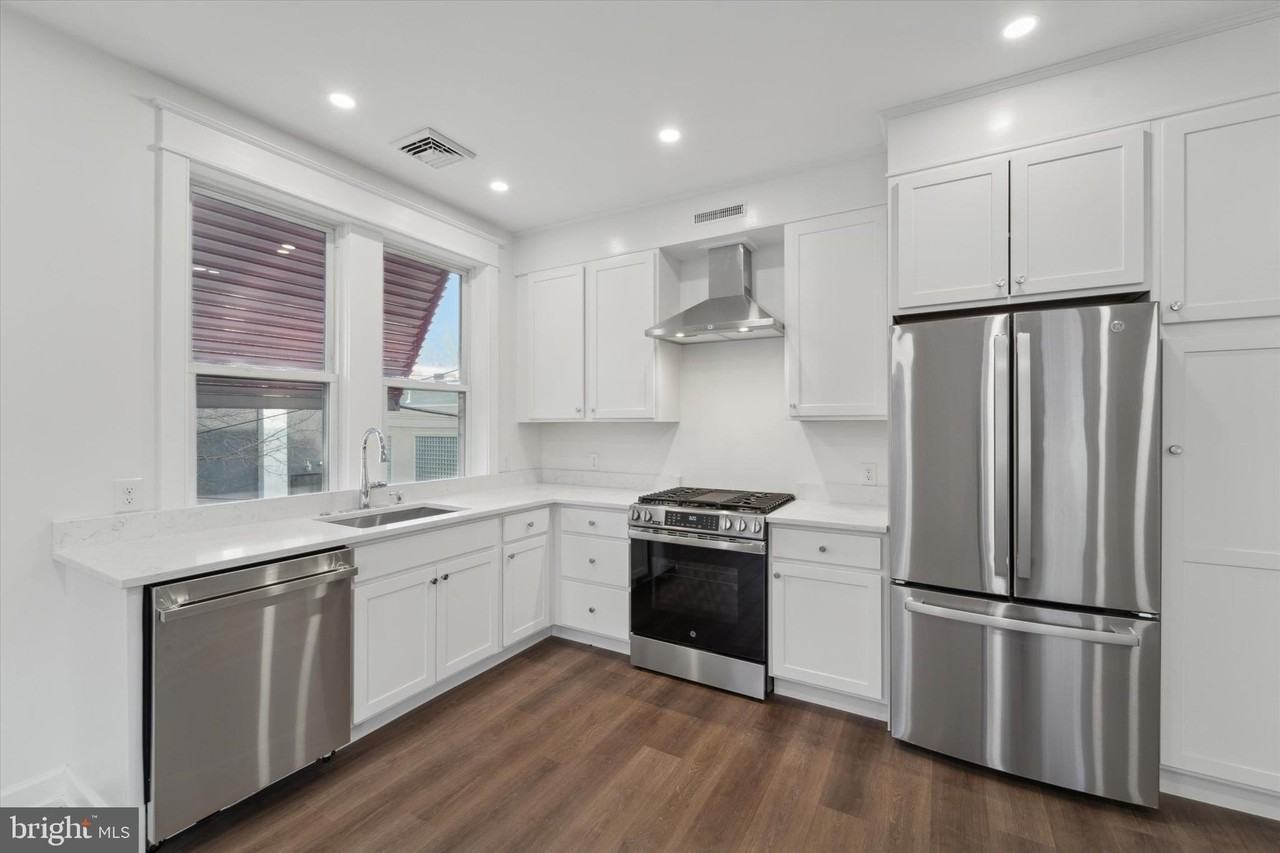 1049 W Lancaster Ave - Photo 4 of 15