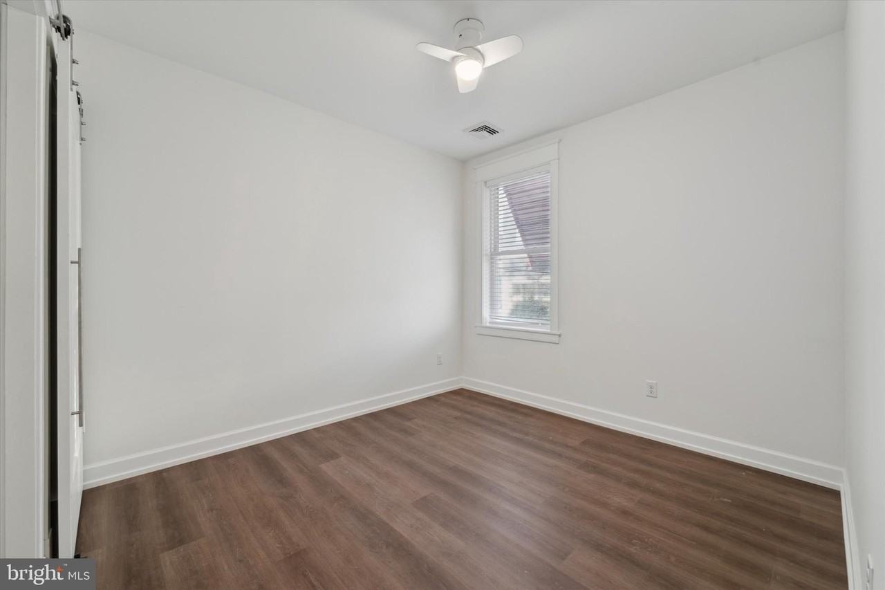 1049 W Lancaster Ave - Photo 7 of 15