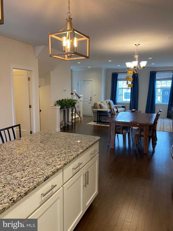 9 Stockton Ln - Photo 3 of 29