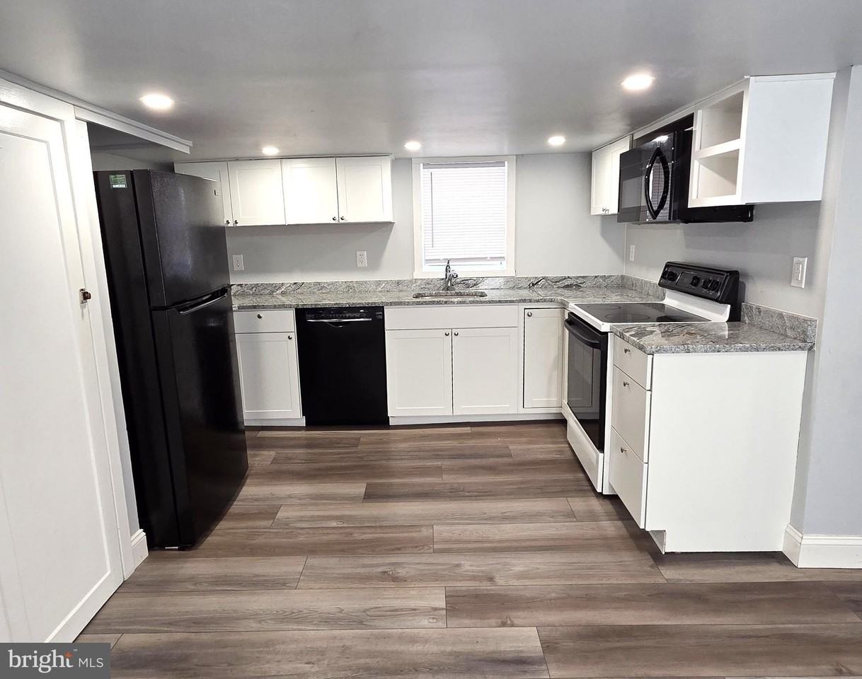 215 Cowpath Rd Apt A - Photo 4 of 12