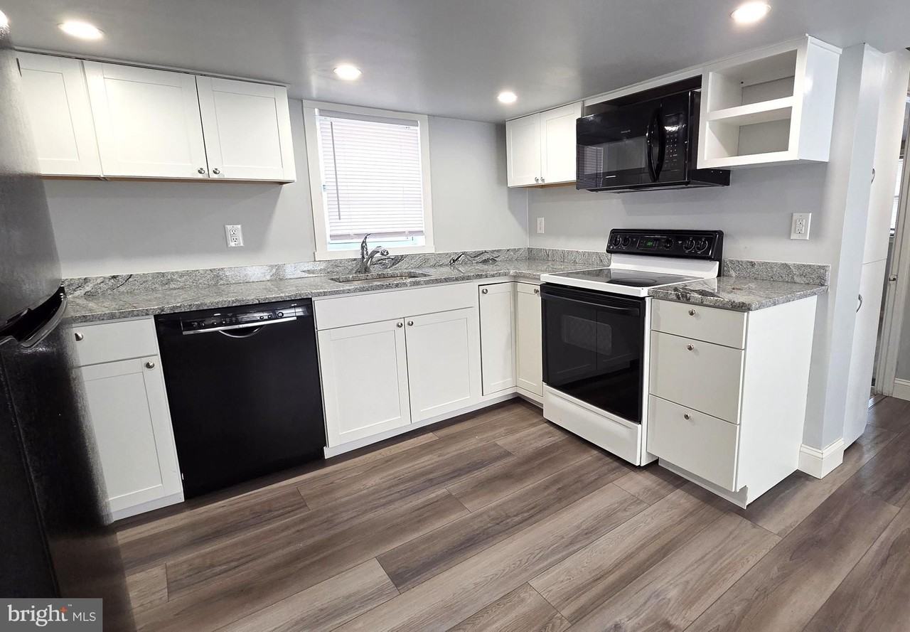 215 Cowpath Rd Apt A - Photo 5 of 12