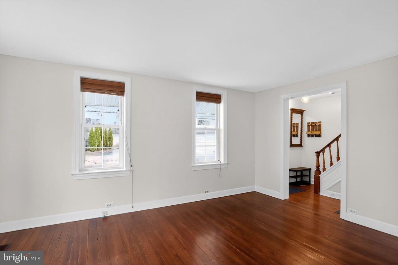 20 W Waverly Rd - Photo 7 of 30