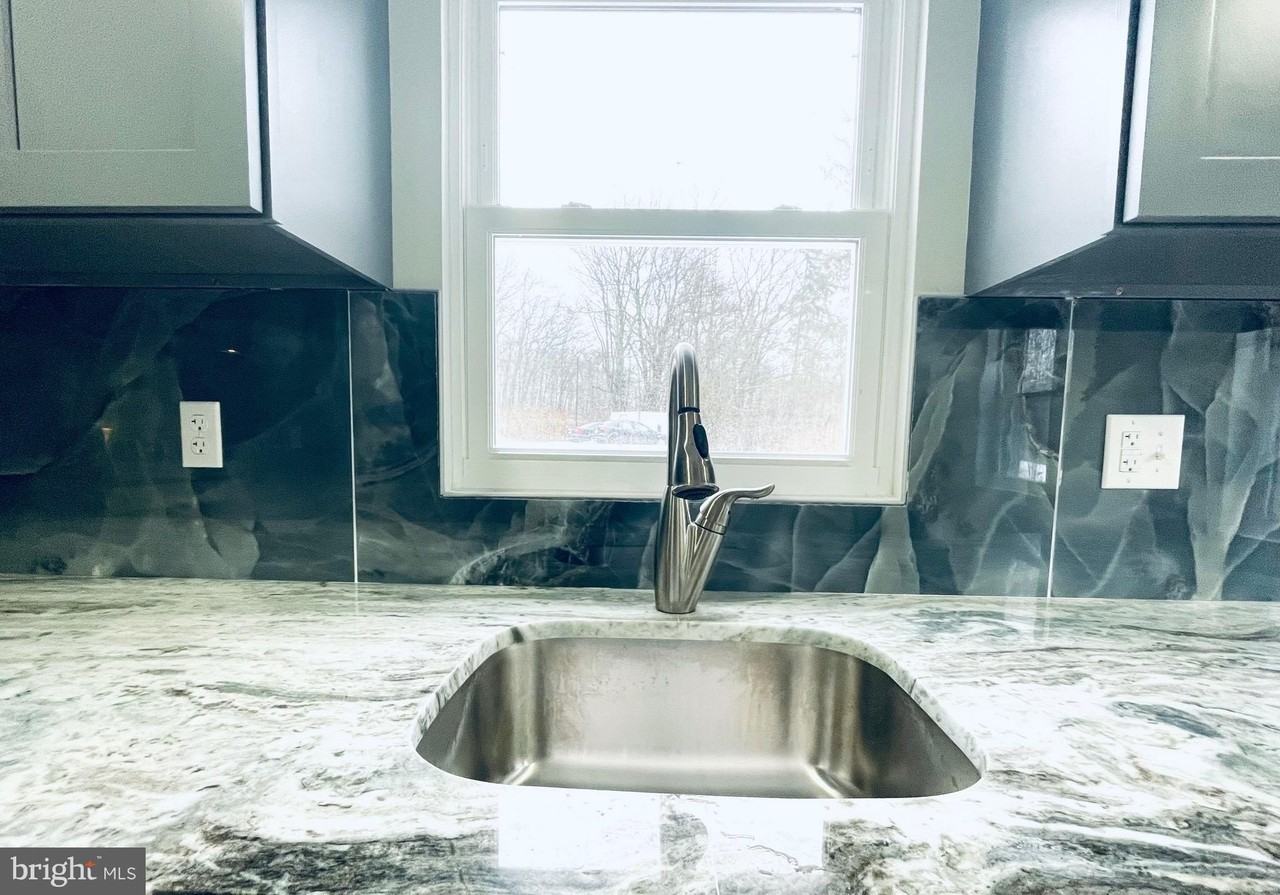 199 Hardytown Rd - Photo 6 of 35