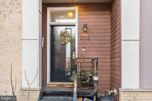 featured image of 2013 E York St