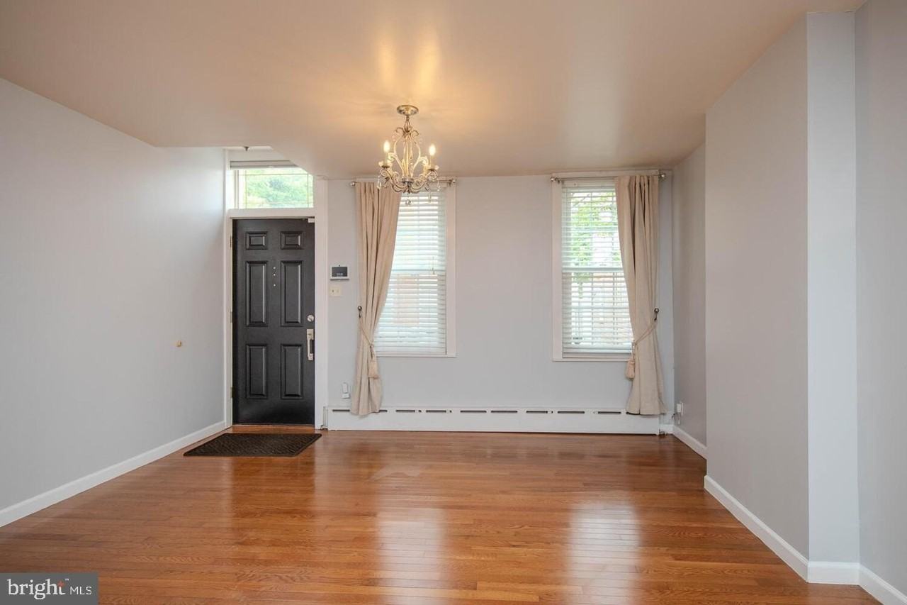 1313 S Howard St - Photo 5 of 27