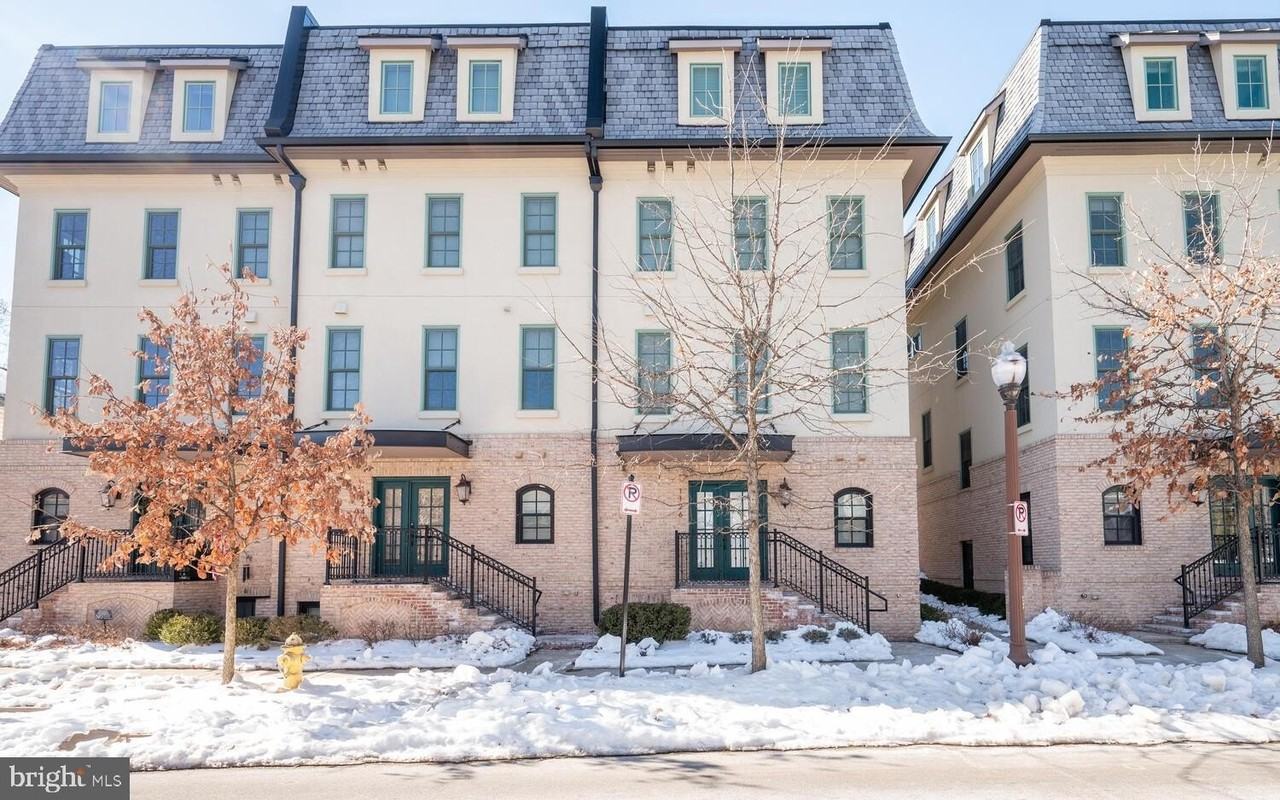 1126 N Stuart St - Photo 2 of 38