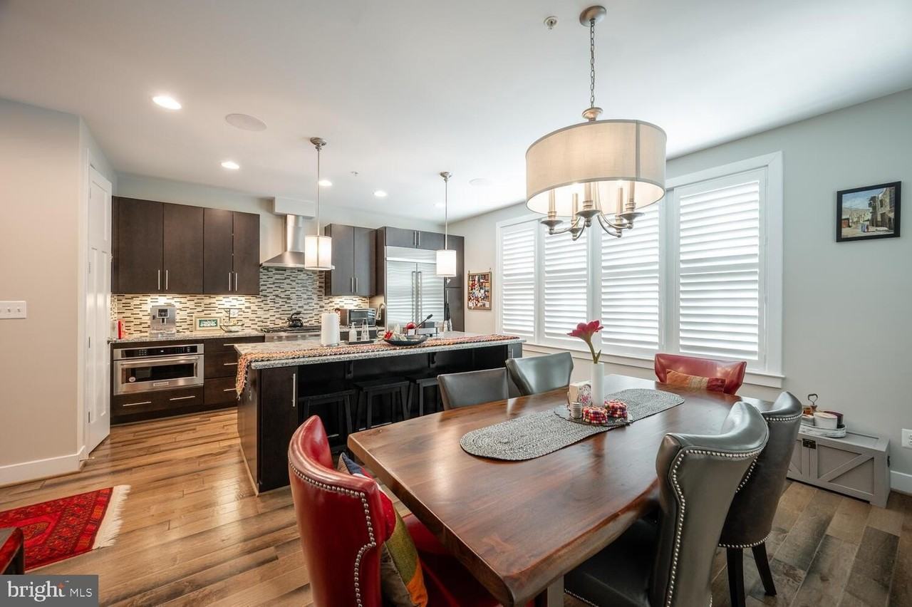 1126 N Stuart St - Photo 4 of 38