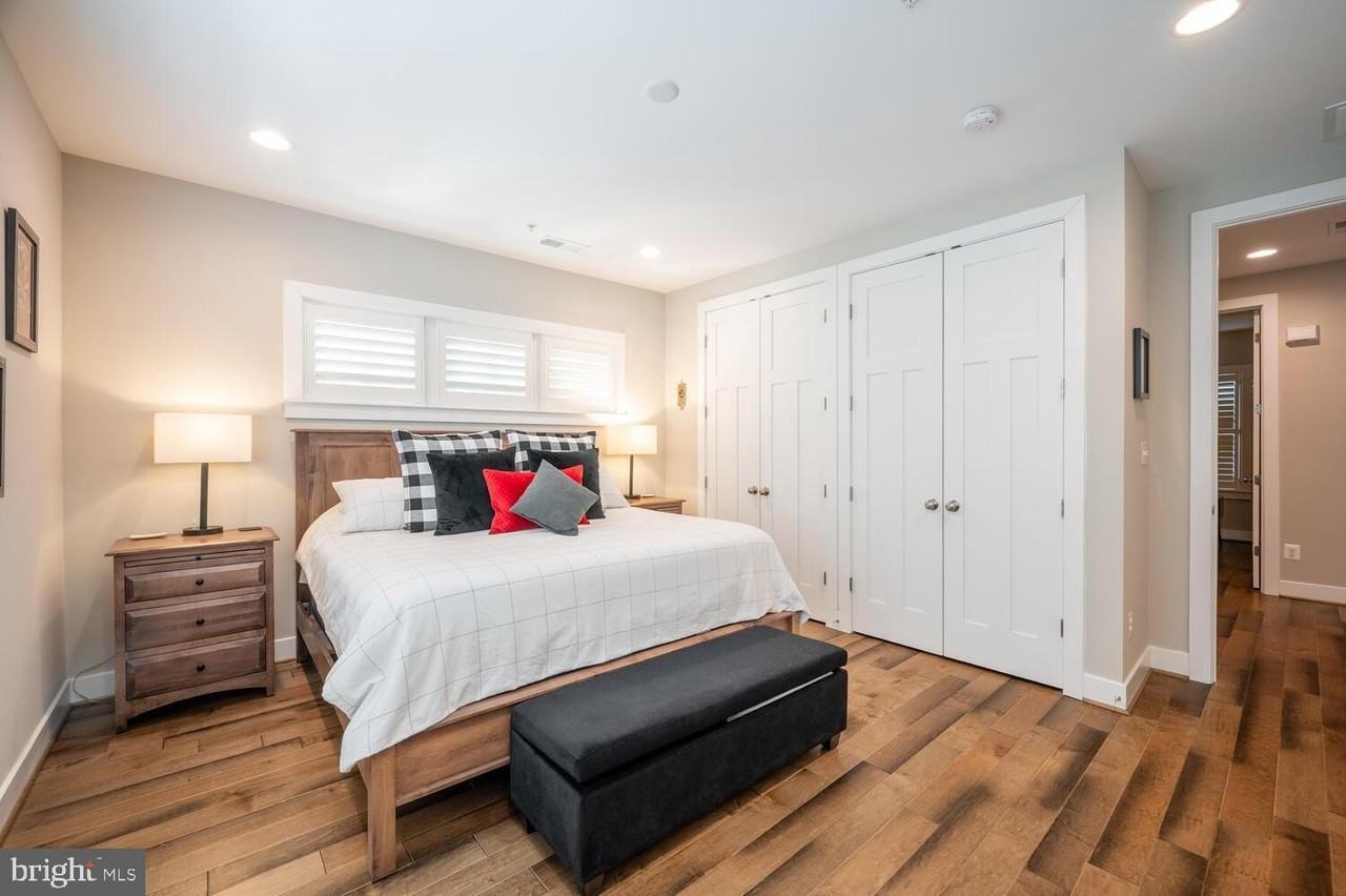 1126 N Stuart St - Photo 5 of 38