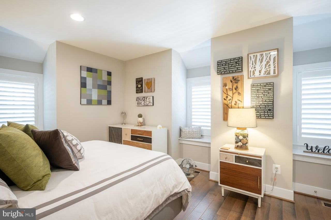 1126 N Stuart St - Photo 6 of 38