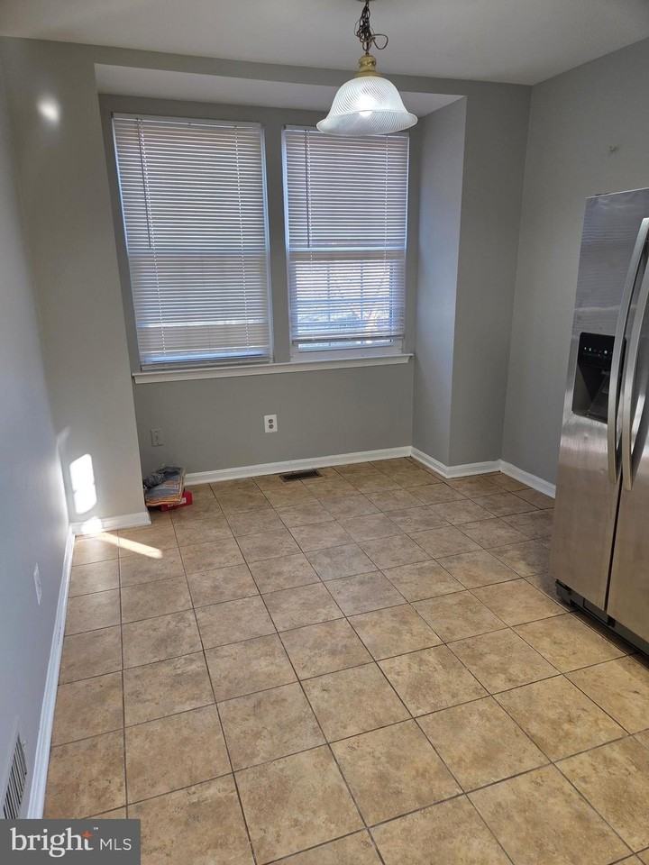 6998 Admetus Ct - Photo 4 of 40