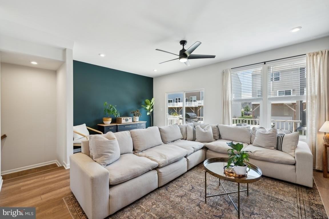 195 Presidents Pointe Ave - Photo 3 of 22