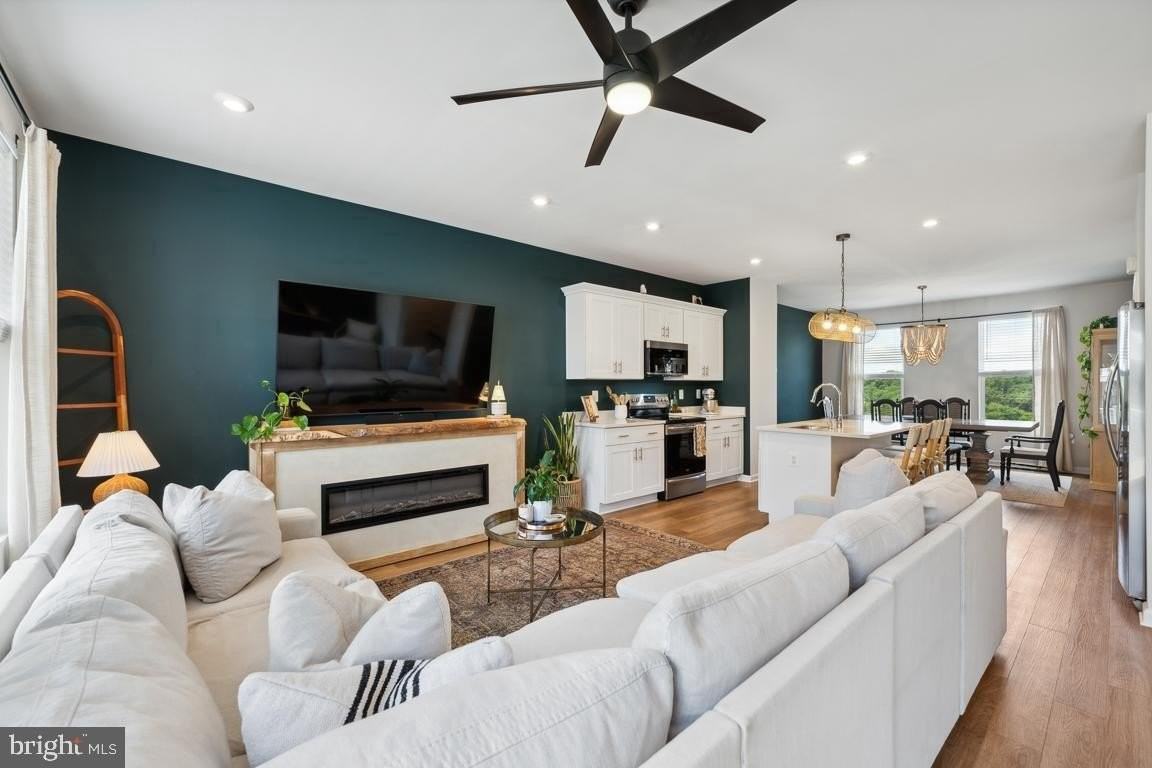 195 Presidents Pointe Ave - Photo 4 of 22