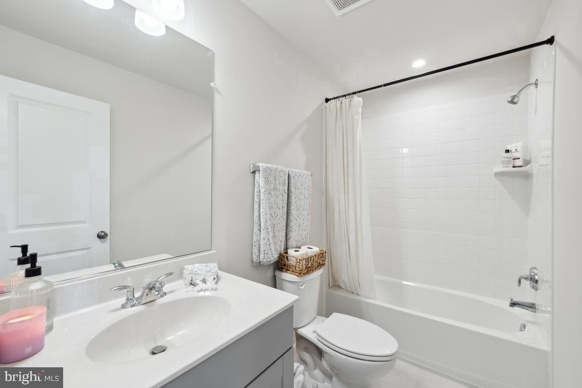 195 Presidents Pointe Ave - Photo 6 of 22