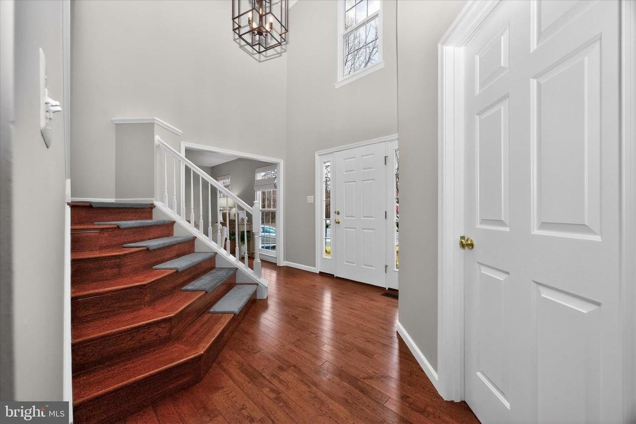 2105 Twin Peaks Ct - Photo 3 of 50