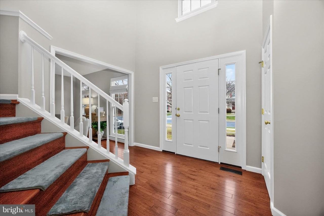 2105 Twin Peaks Ct - Photo 4 of 50