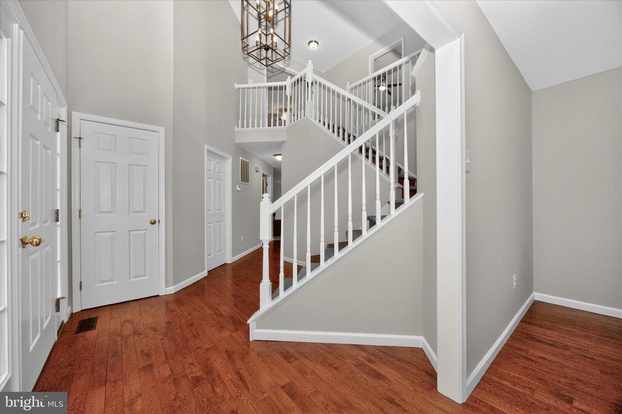 2105 Twin Peaks Ct - Photo 5 of 50