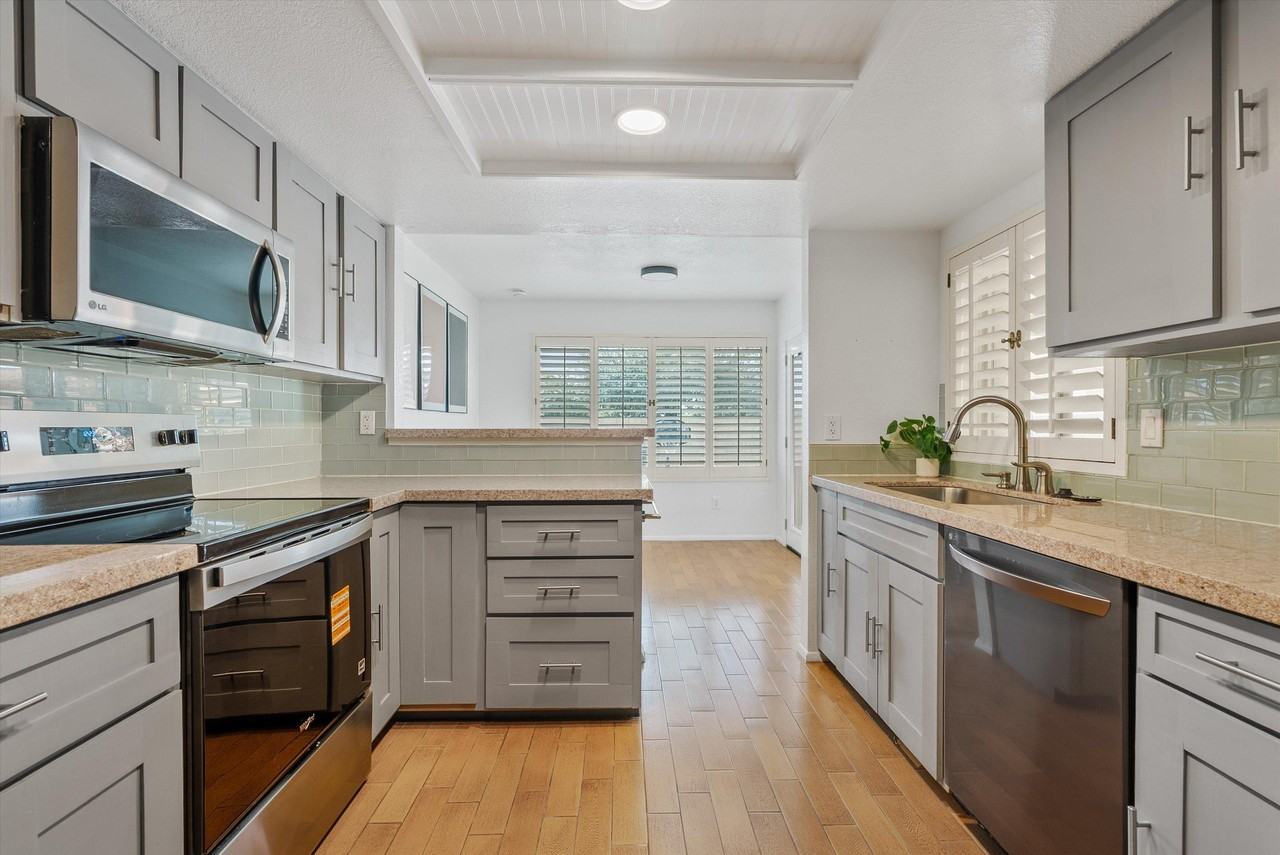 N 58th Ln - Photo 4 of 26