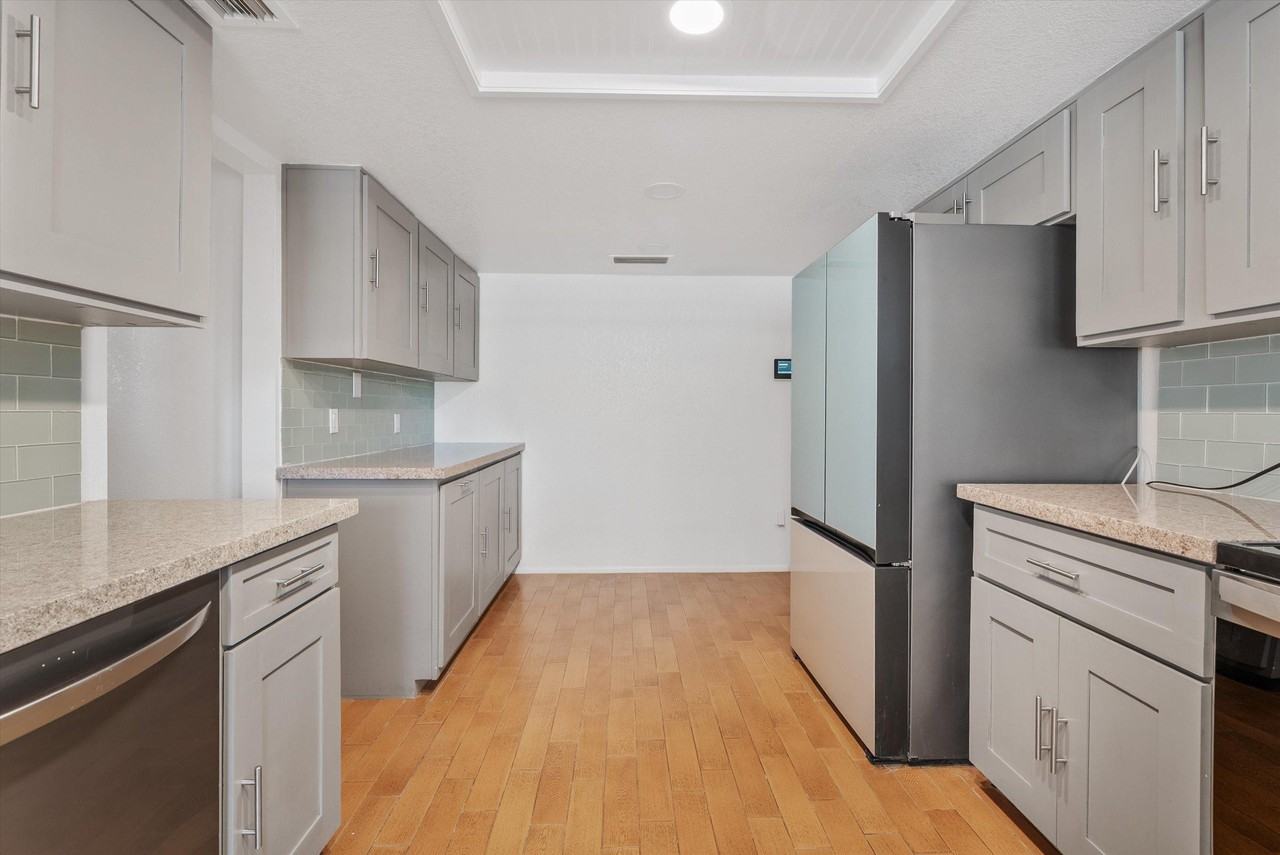 N 58th Ln - Photo 7 of 26