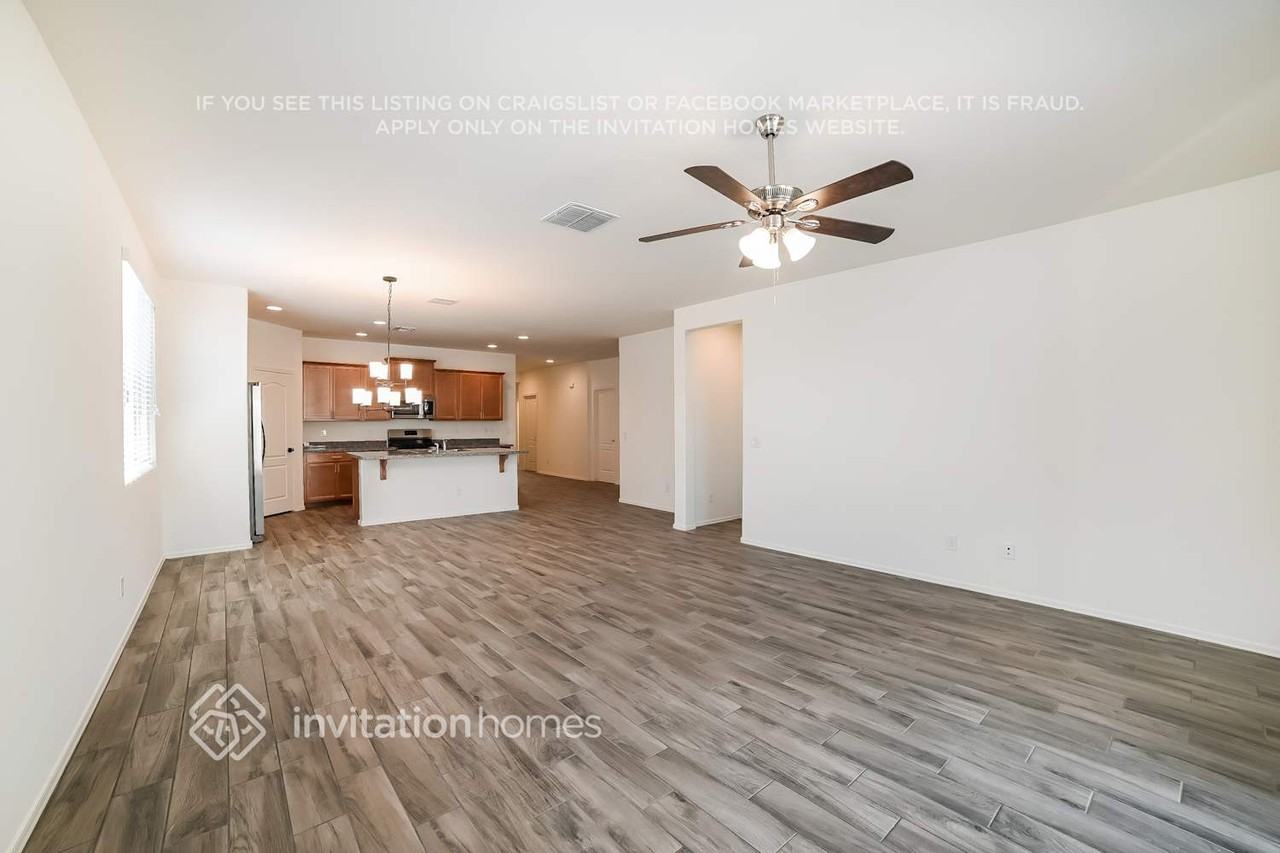 19444 W Solano Dr - Photo 4 of 18