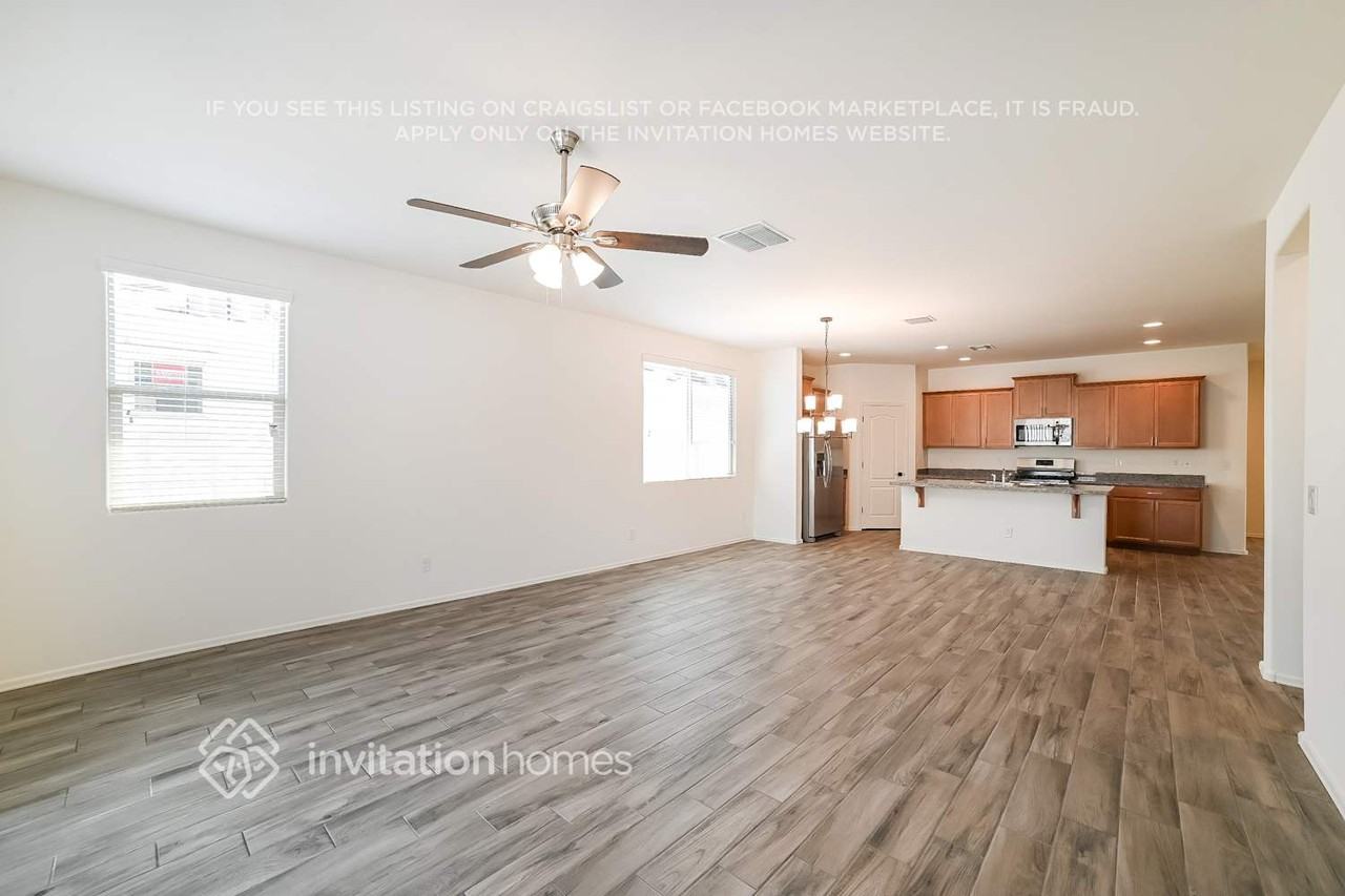 19444 W Solano Dr - Photo 5 of 18