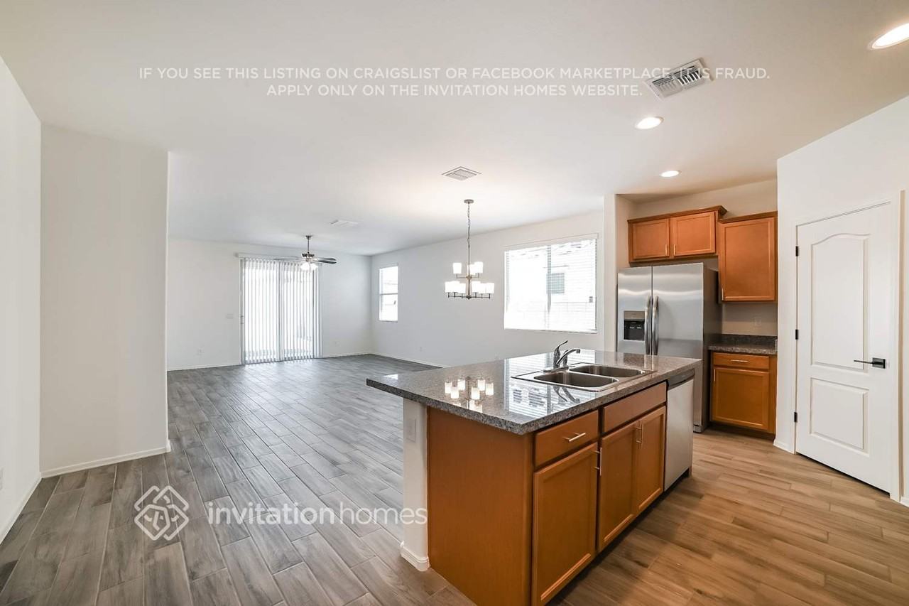 19444 W Solano Dr - Photo 6 of 18