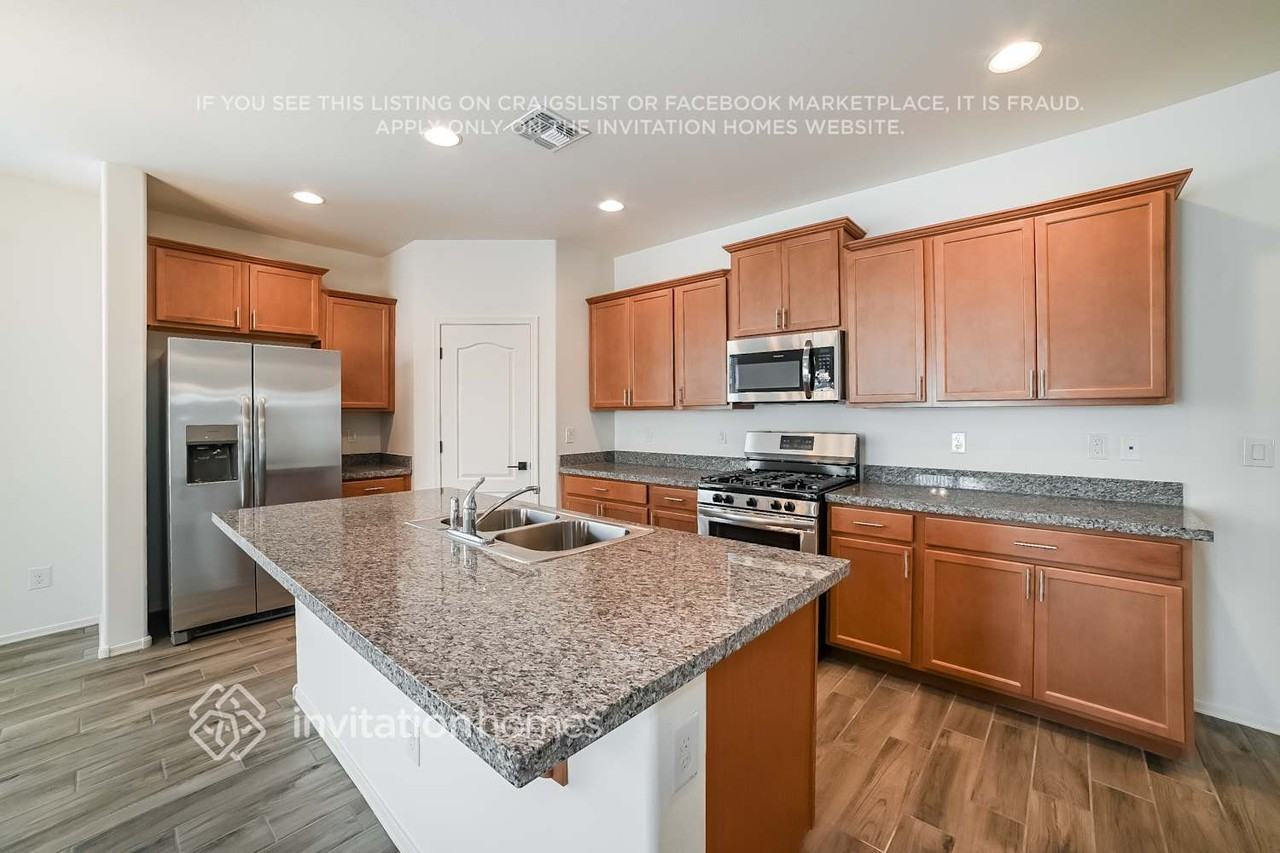 19444 W Solano Dr - Photo 7 of 18