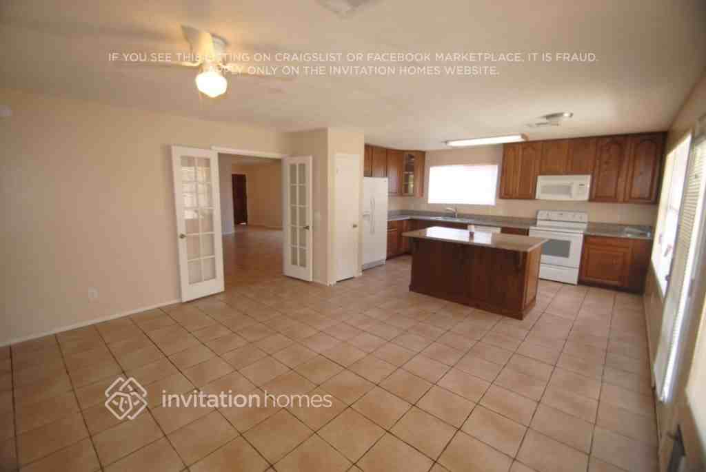 7441 W Krall St - Photo 3 of 8