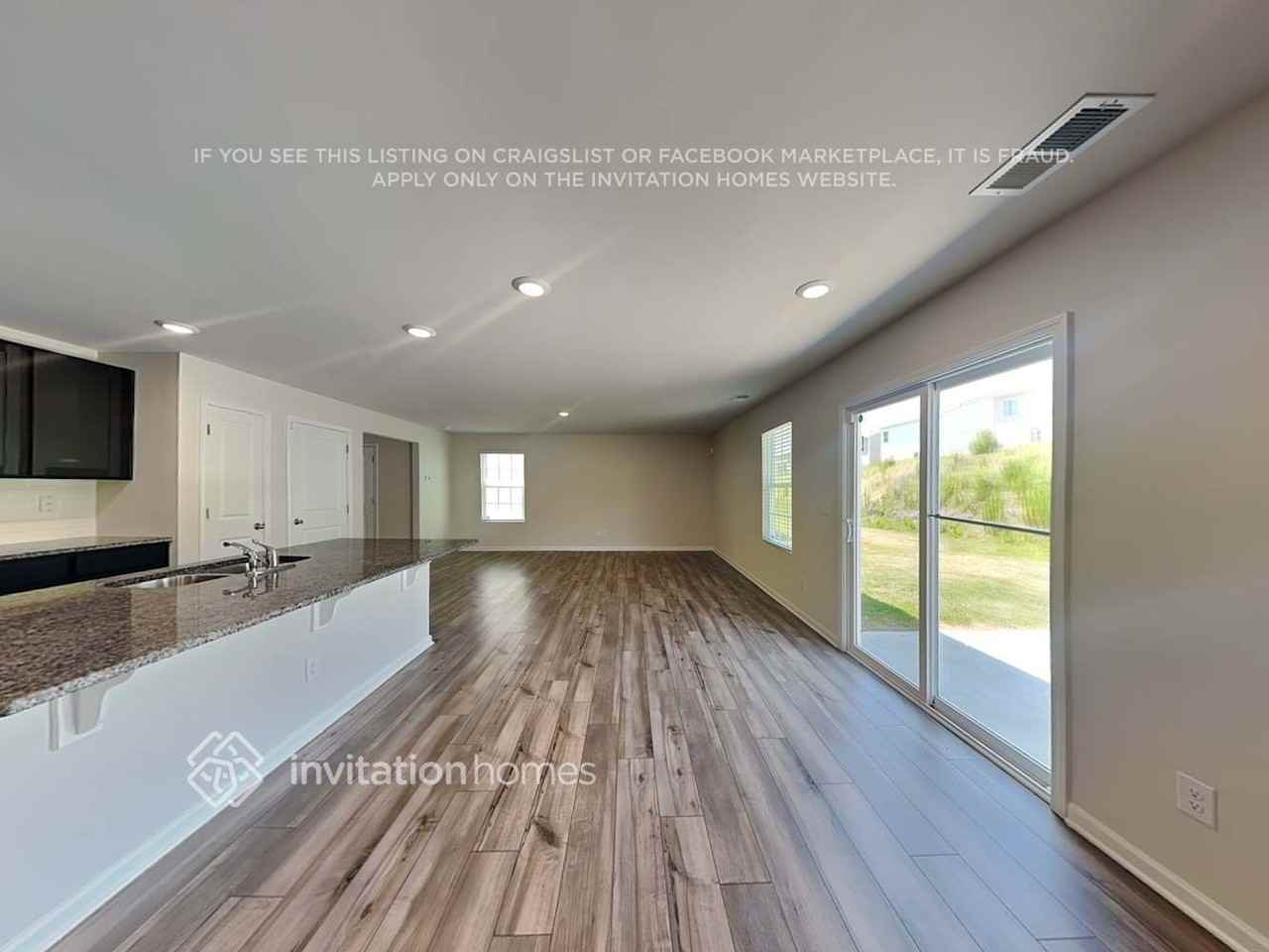 7221 Olive Coast St - Photo 5 of 20