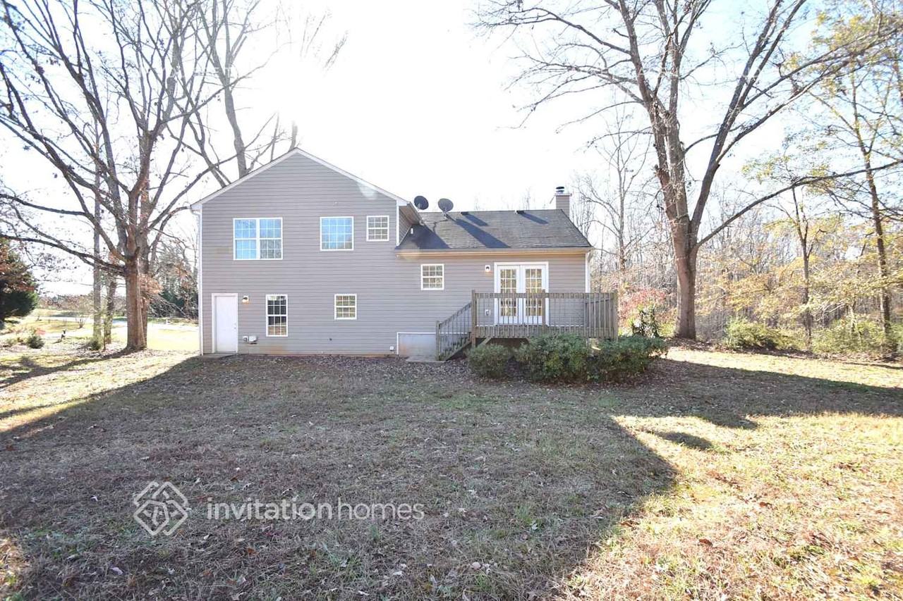 543 Kristin Ln - Photo 2 of 4