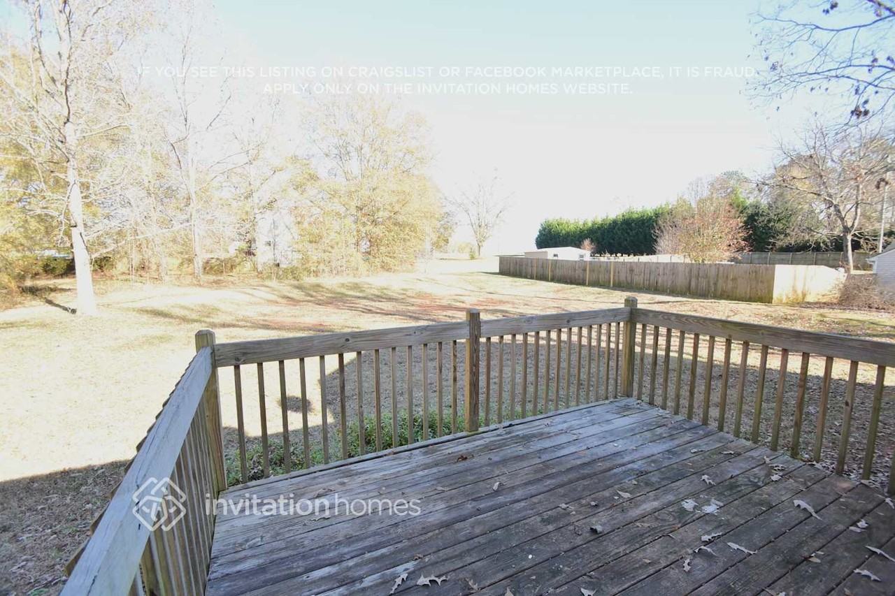 543 Kristin Ln - Photo 3 of 4