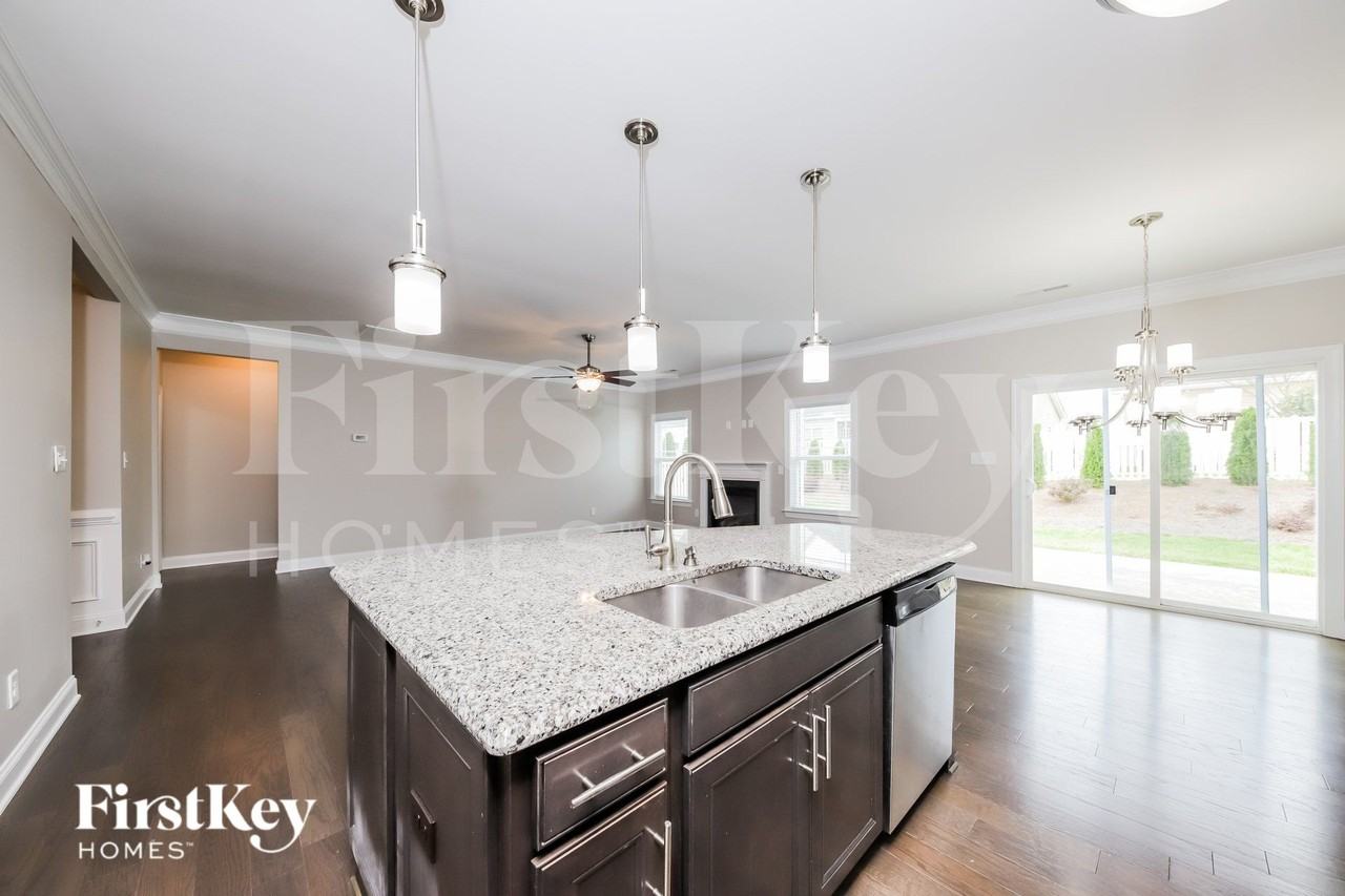 115 Glenmoor Ave - Photo 5 of 15