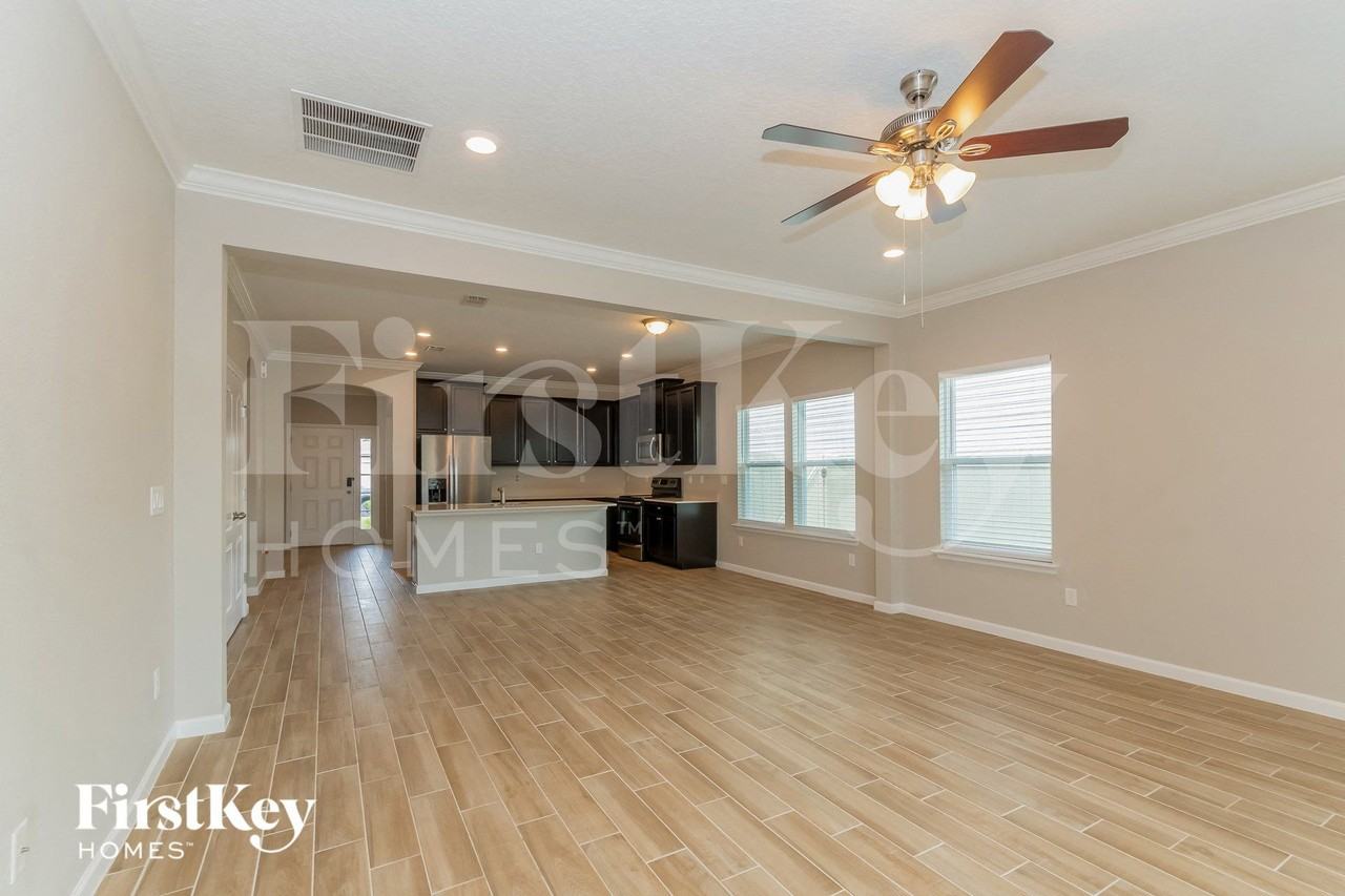 9856 Melrose Creek Dr - Photo 2 of 15