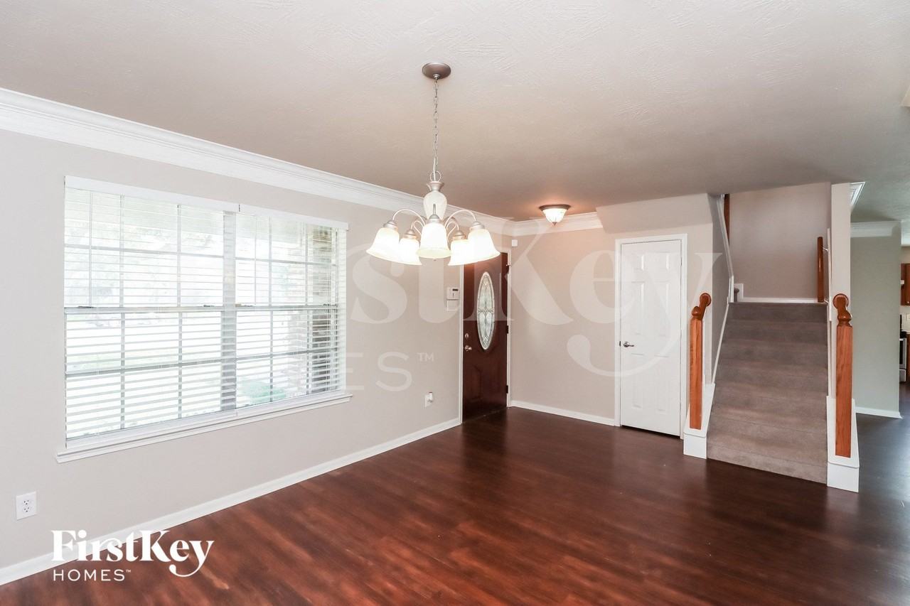 7811 Brookfield St - Photo 4 of 15