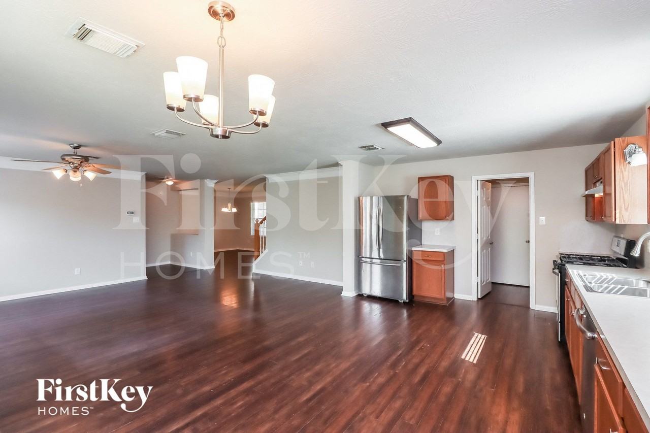 7811 Brookfield St - Photo 5 of 15