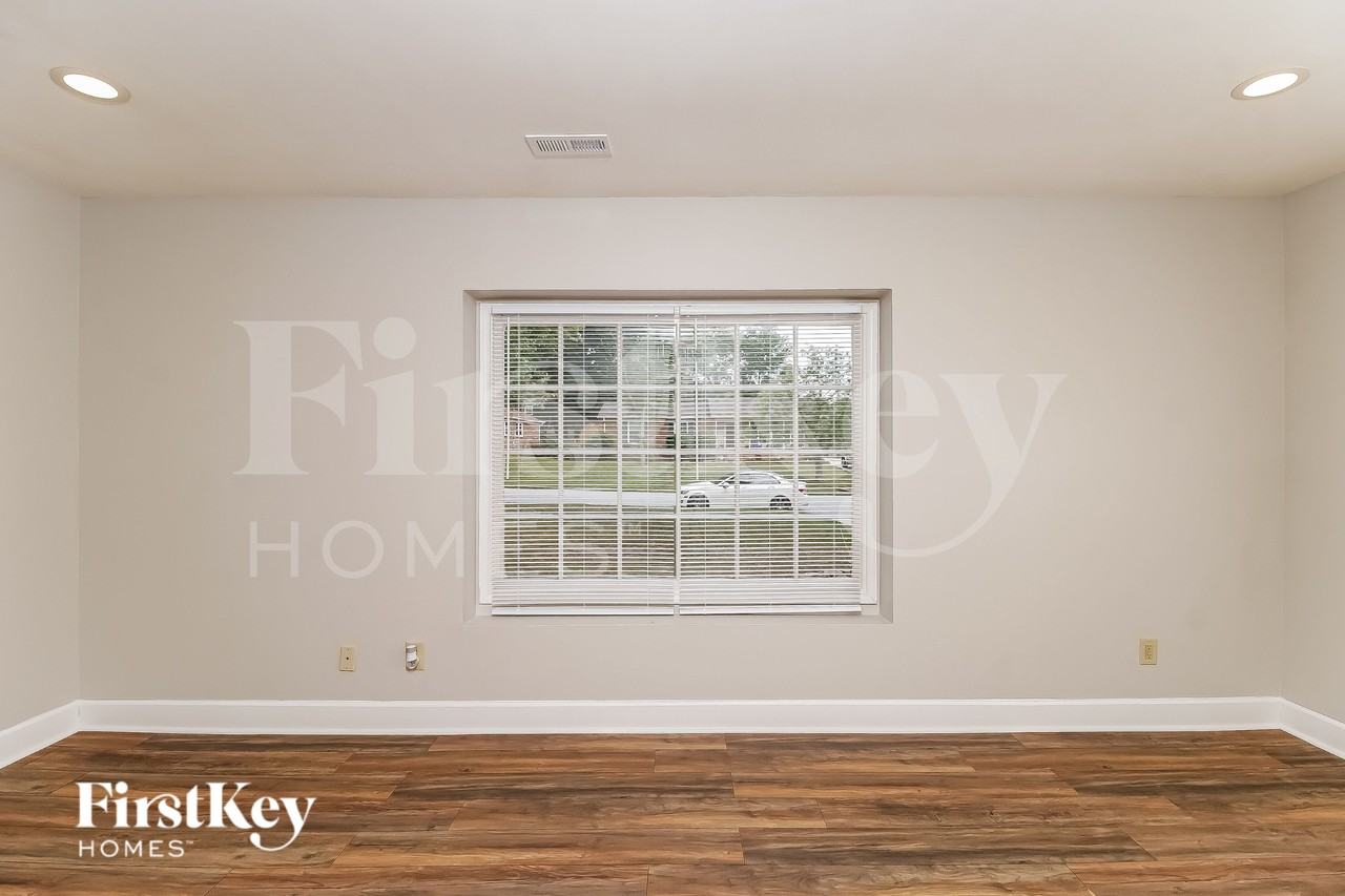 1913 Middlewood Ct - Photo 2 of 18