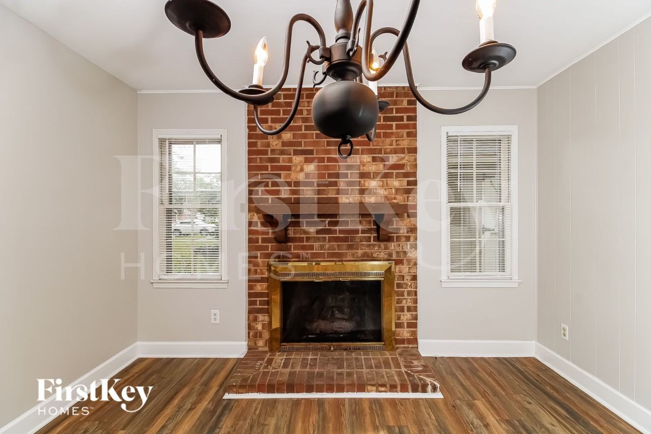 1913 Middlewood Ct - Photo 3 of 18