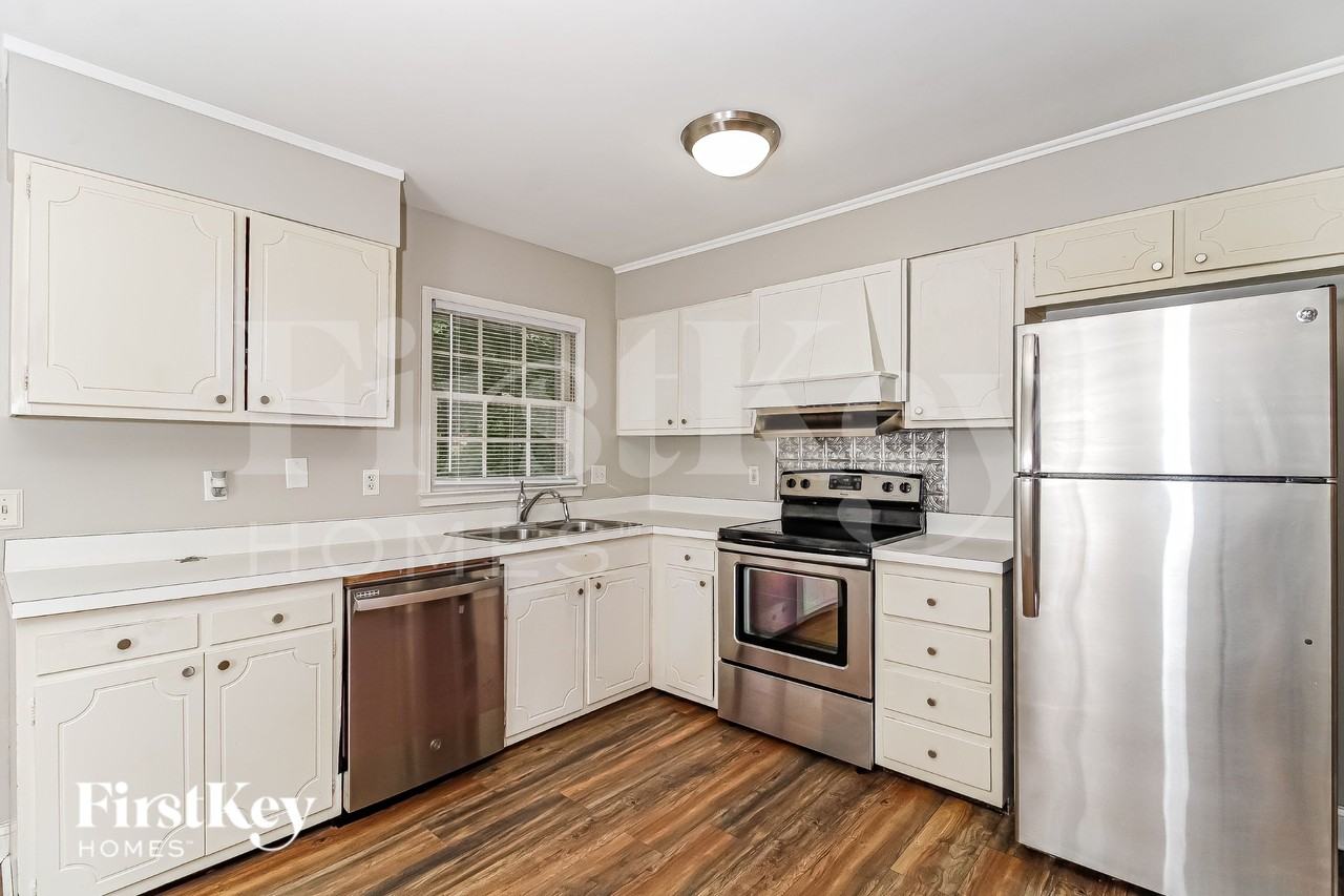 1913 Middlewood Ct - Photo 5 of 18