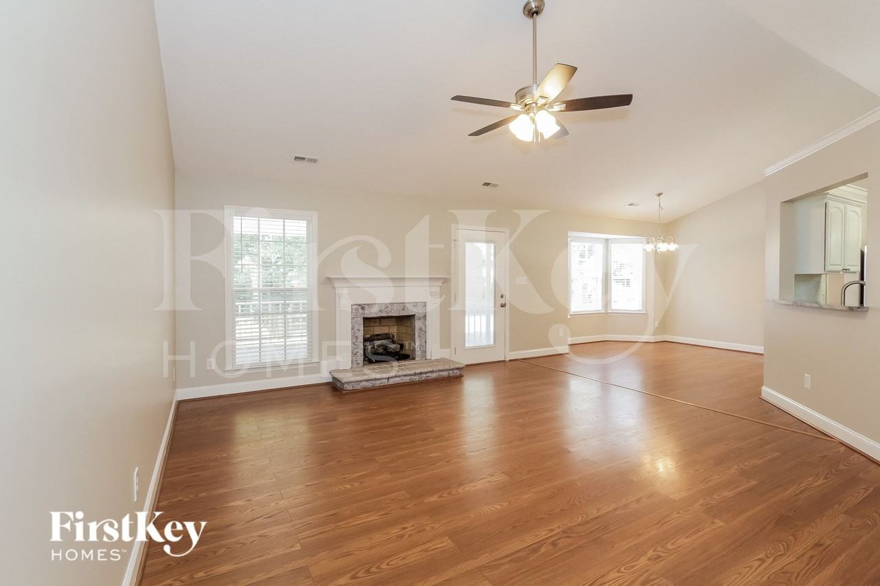 12618 Hill Pine Rd - Photo 3 of 15