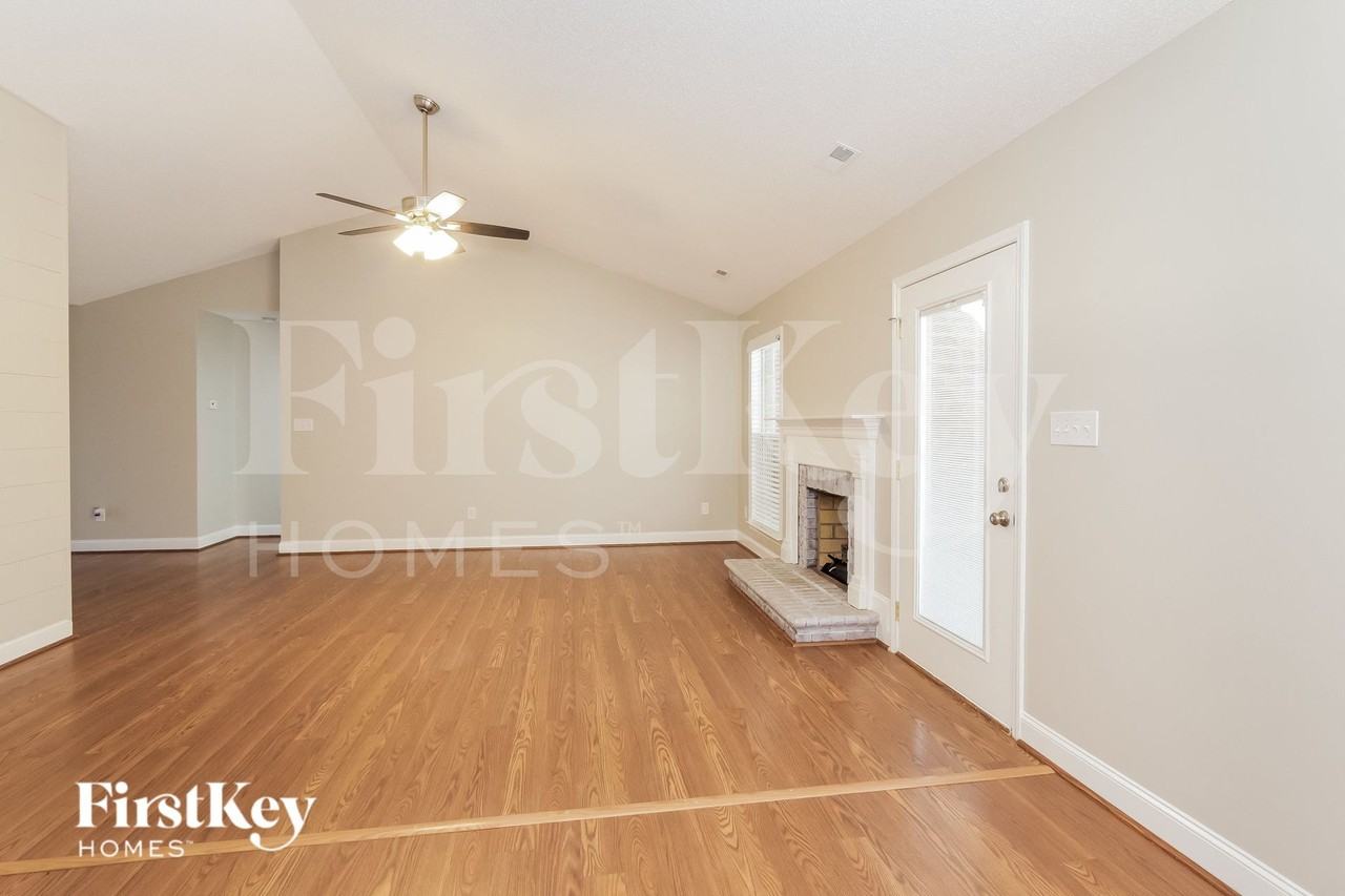 12618 Hill Pine Rd - Photo 4 of 15