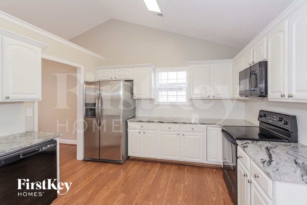 12618 Hill Pine Rd - Photo 7 of 15