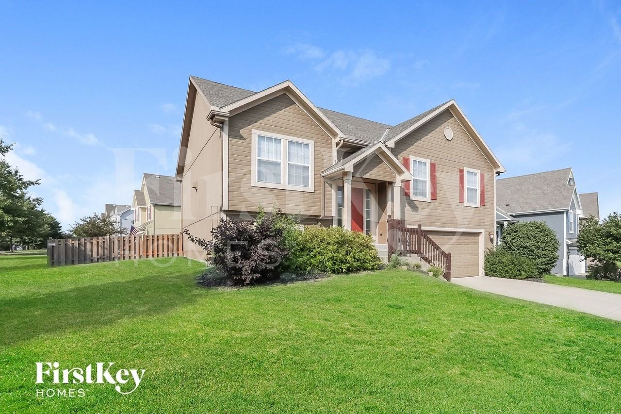 20564 W 124th Ter - Photo 2 of 15