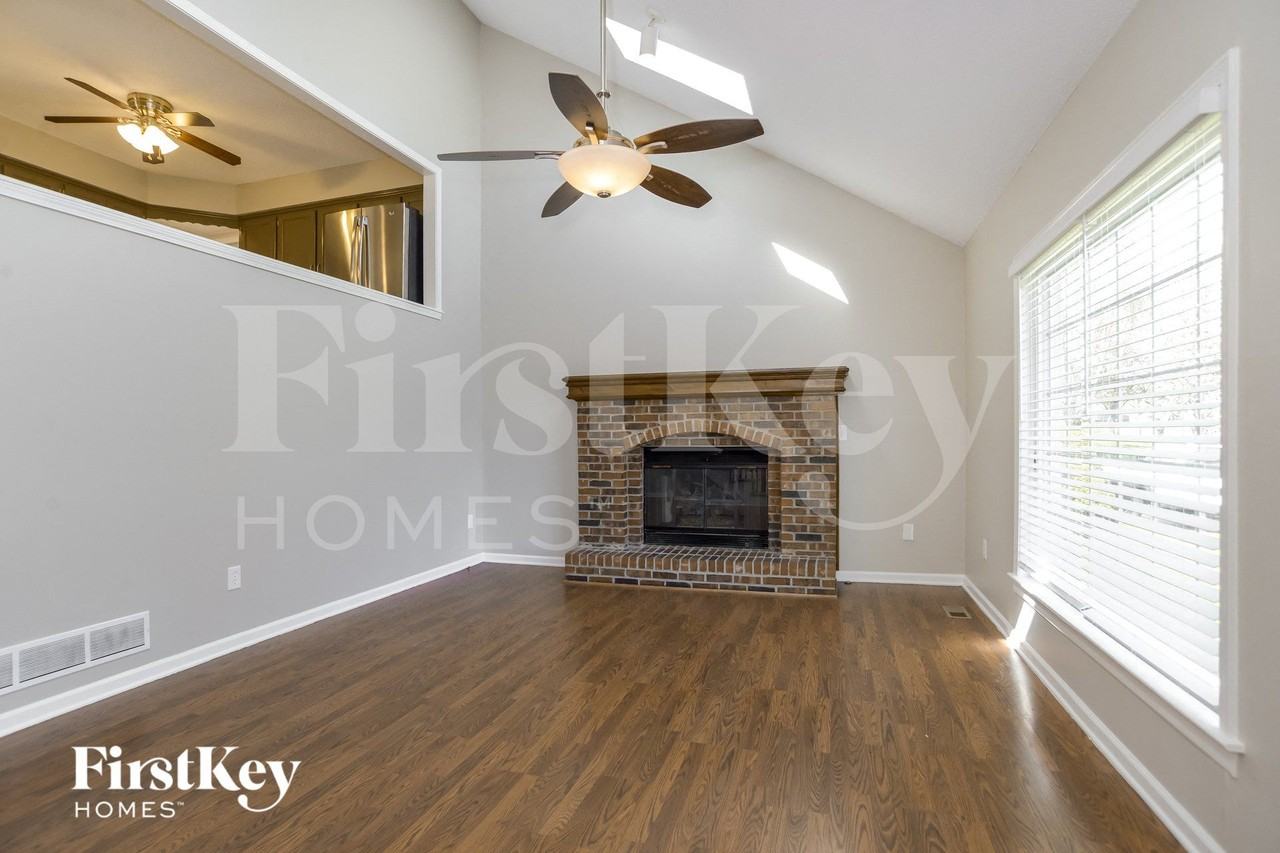 8530 Alden St - Photo 3 of 15