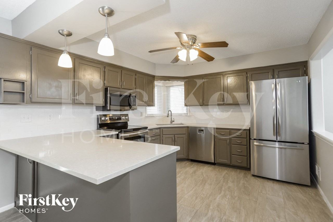 8530 Alden St - Photo 5 of 15